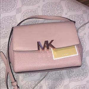 Michael kors purse new without tag
